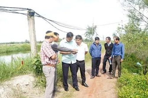 Bàn giao tim mốc phục vụ công tác giải phóng mặt bằng cầu vượt phá Tam Giang