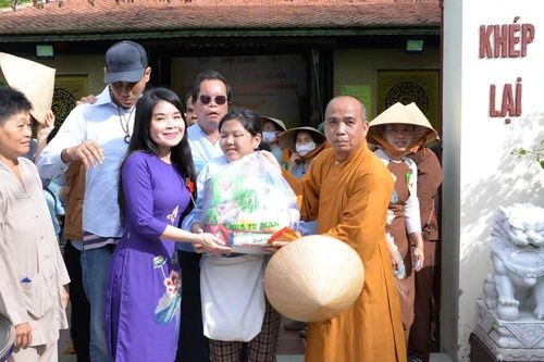 Vu lan của người mù và ước mơ báo hiếu