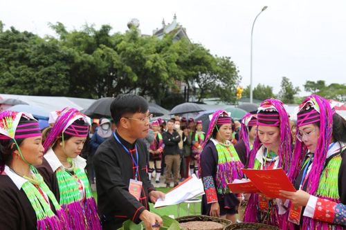 Mọi người dân đều được hưởng thành quả phát triển