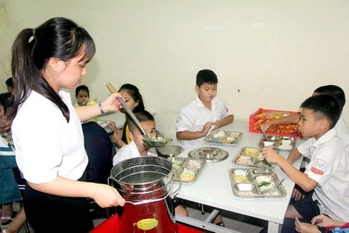 Hà Nội tăng cường kiểm soát chất lượng và an toàn bữa ăn bán trú