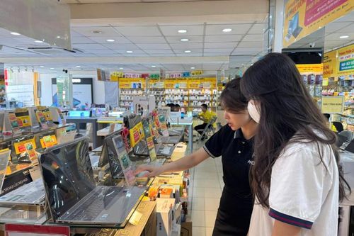 Sôi động thị trường thiết bị điện tử đầu năm học mới