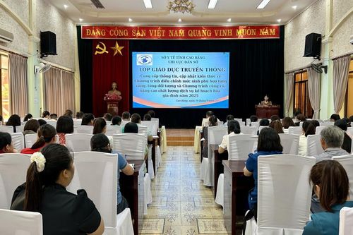 Tập huấn kiến thức dân số, kế hoạch hóa gia đình cho 228 cán bộ y tế
