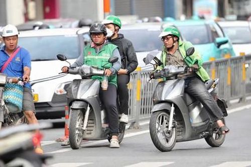 Chạy xe ngược chiều, trên vỉa hè: Thói quen chết người cần phải loại bỏ