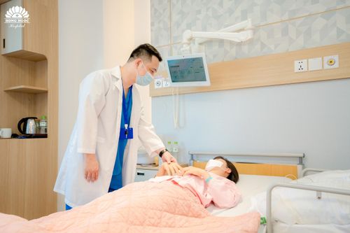 5 tiếng cân não phẫu thuật ca tử cung hoại tử, dính chặt trực tràng, thành chậu