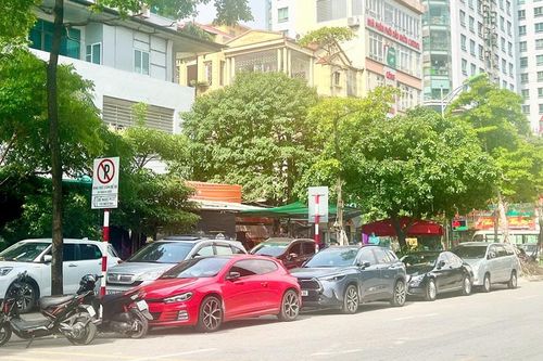 Lấn chiếm vỉa hè, đất công tại phố Tôn Quang Phiệt (phường Nghĩa Đô): Kiên quyết xử lý nghiêm