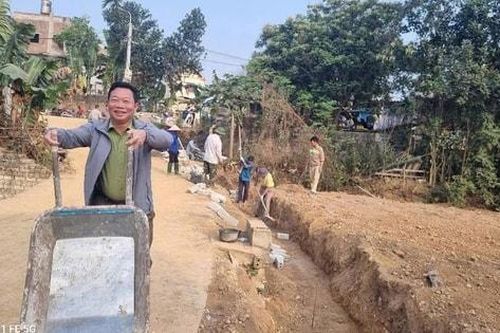 Nhân dân Đoài Phương tích cực hiến đất làm đường
