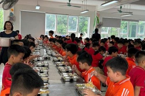 Các trường học đồng loạt dừng nhập thực phẩm của Công ty Liên Anh, rà soát toàn diện bếp ăn bán trú