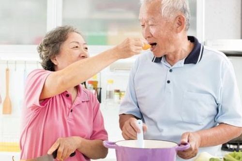 Về già, những việc làm tưởng nhỏ nhưng lại khiến sức khỏe thành thảm họa