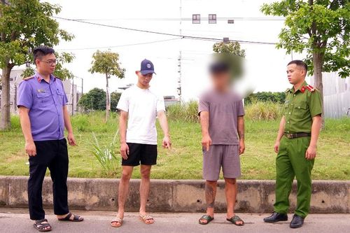 Dựng hiện trường vụ đối tượng dùng dao chém gây thương tích người đi đường