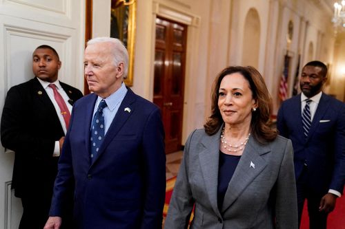 Bà Harris: 'Ông Biden đã kiệt sức'