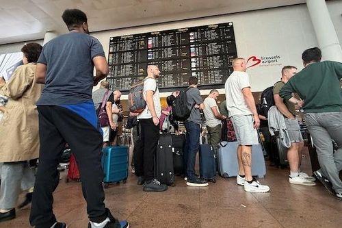 Nhiều sân bay lớn ở châu Âu tê liệt