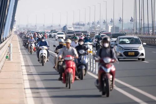 Hà Nội: Người dân quen dần phương án di chuyển mới trên cầu Nhật Tân