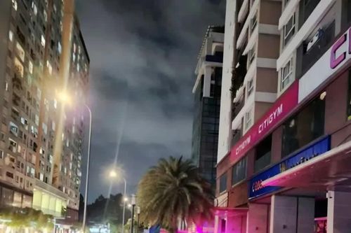 TP Hồ Chí Minh: cháy chung cư Golden Mansion, hàng trăm người hoảng loạn sơ tán