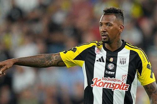 Nhà vô địch World Cup giải nghệ sau khi bị CLB hủy hợp đồng chỉ sau 3 trận đầu mùa