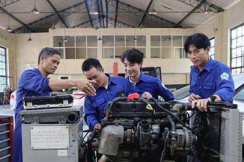 Cầu nối thúc đẩy tình đoàn kết Việt Nam-Lào