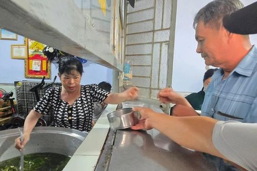 Quán cơm đặc biệt ở Bệnh viện ung bướu