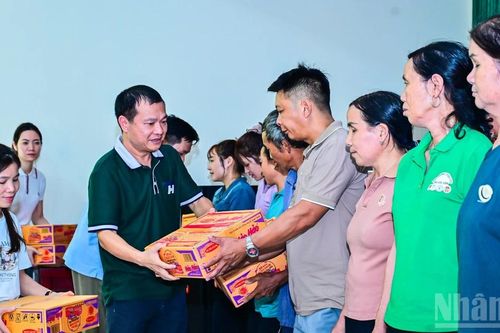 Công đoàn Báo Nhân Dân san sẻ khó khăn với người dân gặp thiên tai tại Thái Nguyên