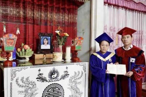 Nghẹn lòng với Lễ tốt nghiệp đặc biệt