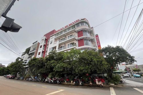 Khởi tố người chứa lẫn môi giới mại dâm