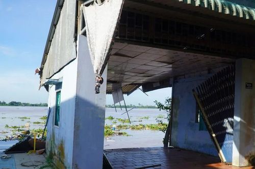 Sạt lở bờ sông Tiền (Đồng Tháp): 6 căn nhà hư hỏng