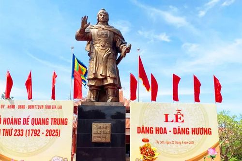 Trang trọng lễ giỗ lần thứ 233 của Hoàng đế Quang Trung