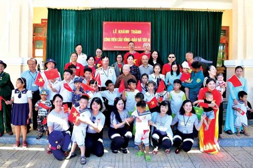 Cầu vồng trên đảo Đá Tây A