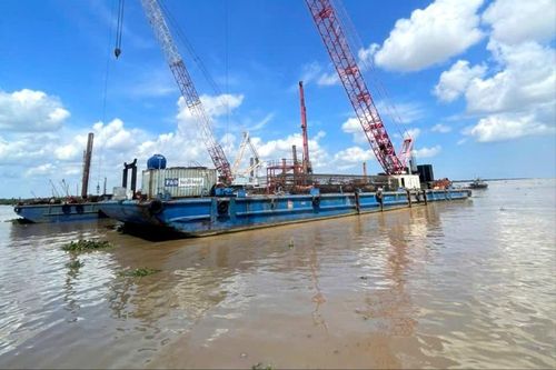 Ngày đêm thi công dự án cầu nghìn tỷ trên Quốc lộ 60