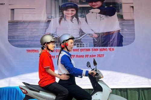 Gần 1.000 học sinh tham gia chương trình 'An toàn giao thông cho nụ cười ngày mai' do HEAD Tiến Cường tổ chức