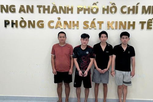 Lộ danh tính nhóm sang chiết hóa chất thành nước giặt giả quy mô lớn ở TPHCM