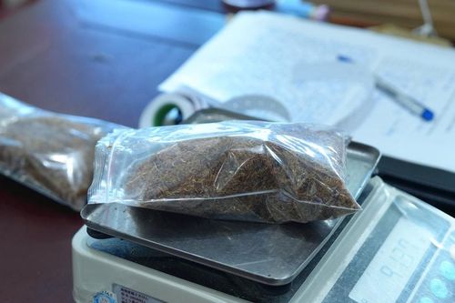 Công an Nghệ An bắt giữ 2 thanh niên mua bán ma túy dạng 'Tobacco'
