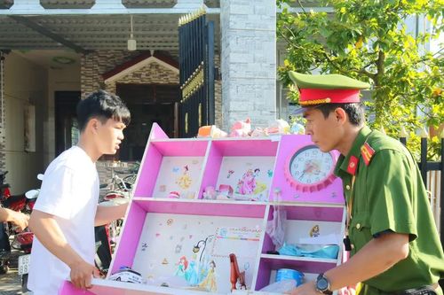 Sạt lở nghiêm trọng bờ sông Tiền, thiệt hại trên 2 tỷ đồng