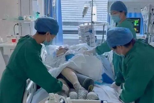 Người phụ nữ 65 tuổi nguy kịch sau khi ăn cua sống ướp gia vị tự chế biến, chuyên gia lên tiếng cảnh báo
