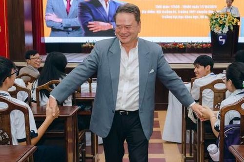 Chuyên gia kinh tế Trần Sĩ Chương: GenZ là thế hệ chịu áp lực 'vượt sướng'