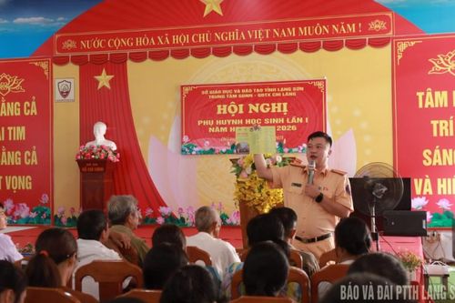 Gần 900 người được tuyên truyền các quy định về an toàn giao thông