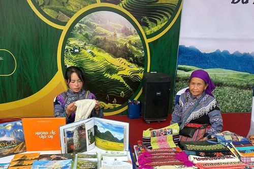 Lào Cai quảng bá du lịch tại Festival Tinh hoa Tây Bắc – Điện Biên 2025