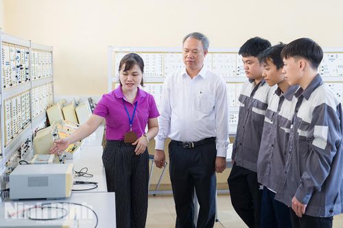 Tâm huyết với sự nghiệp 'trồng người'