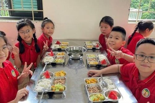 An toàn từ bữa cơm bán trú