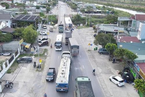 Giao thông thường xuyên ùn tắc do sửa chữa cầu trên QL1 Hà Tĩnh, ngành chức năng lên tiếng