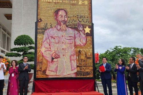Kéo dài thời gian triển lãm 'Mùa xuân độc lập' tại Bảo tàng Hồ Chí Minh