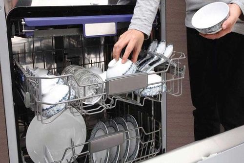 Mua máy rửa bát bao nhiêu bộ để phù hợp với gia đình?
