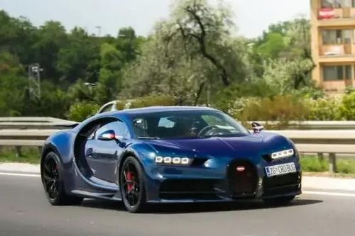 Động cơ Bugatti Chiron di chuyển 613 km với 100 lít xăng