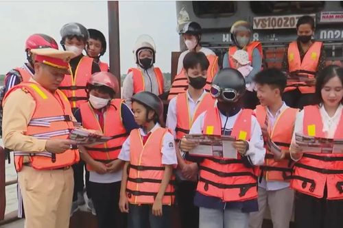 Ngăn chặn nguy cơ mất ATGT đường thủy cho học sinh