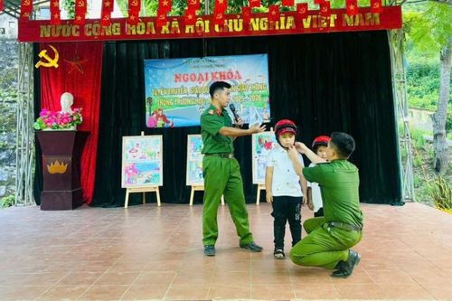 Ngoại khóa tuyên truyền, giáo dục an toàn giao thông tại Trường Tiểu học Thái Học