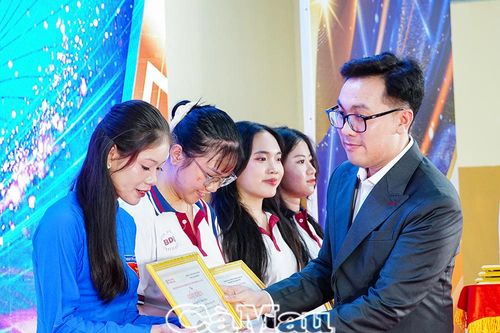 BDU Cà Mau phát huy triết lý giáo dục 4H và 4T