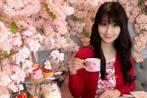 Người vợ U70, hơn mẹ chồng 6 tuổi, vẫn được chồng trẻ 31 tuổi gọi là 'công chúa', nhìn ngoại hình ai cũng sốc