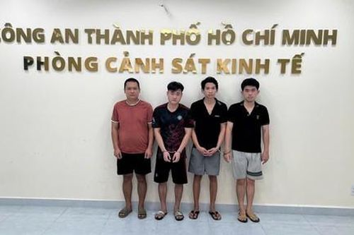 Công an TPHCM: Đột kích 'xưởng' sản xuất nước giặt, nước tẩy rửa giả quy mô lớn