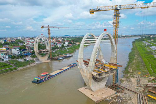 Lộ diện 'dải lụa giao duyên' bằng thép vắt qua sông Đuống