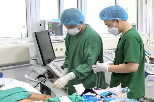 Nhiễm khuẩn huyết nặng sau 4 mũi tiêm giảm đau
