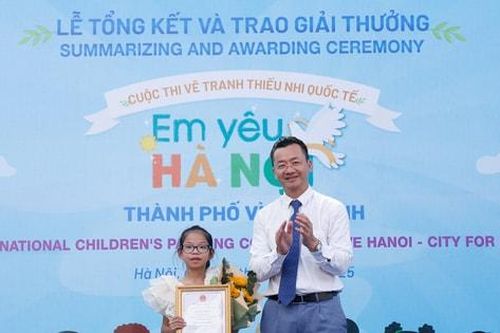 Trao giải cuộc thi vẽ tranh quốc tế 'Em yêu Hà Nội - Thành phố vì hòa bình' năm 2025
