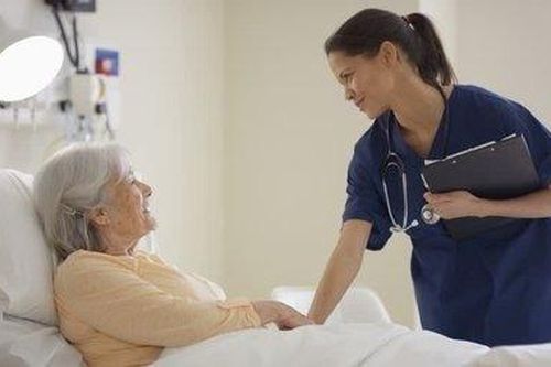 Nữ y tá cứu bệnh nhân bằng trực giác nhạy cảm